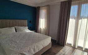 Hotel V7